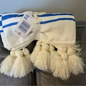 Disney Homestead Blue and White Plaid Manta Throw Blanket